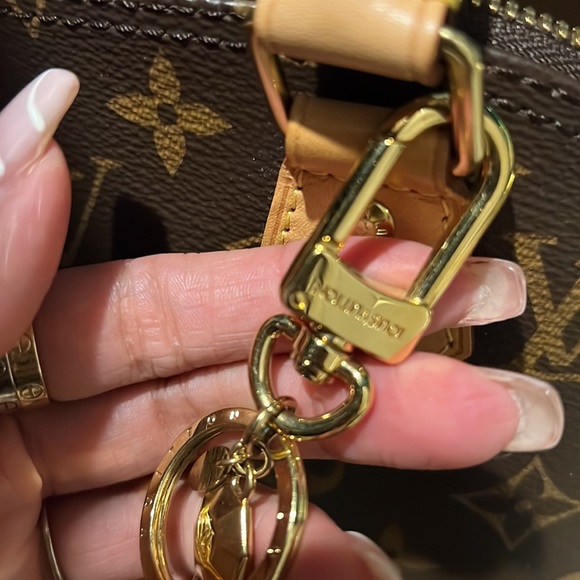 LV charm authentic hard to find - Picture 2 of 7